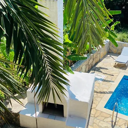 Plum Garden וילה